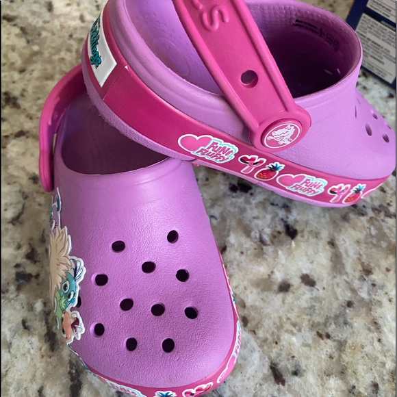 SOLD.Crocs light up baby girl shoes C9 - Picture 2 of 6